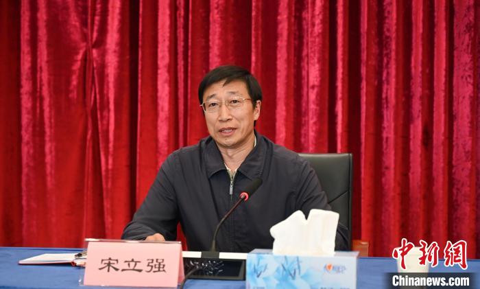 圖為西藏自治區(qū)黨委組織部副部長、第十批援藏干部人才總領(lǐng)隊宋立強致辭。