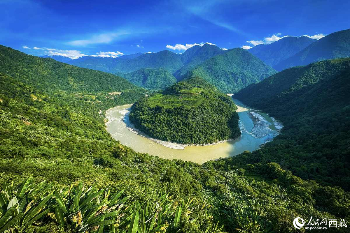 無(wú)人機(jī)航拍墨脫縣果果塘大拐彎。人民網(wǎng)記者 次仁羅布攝