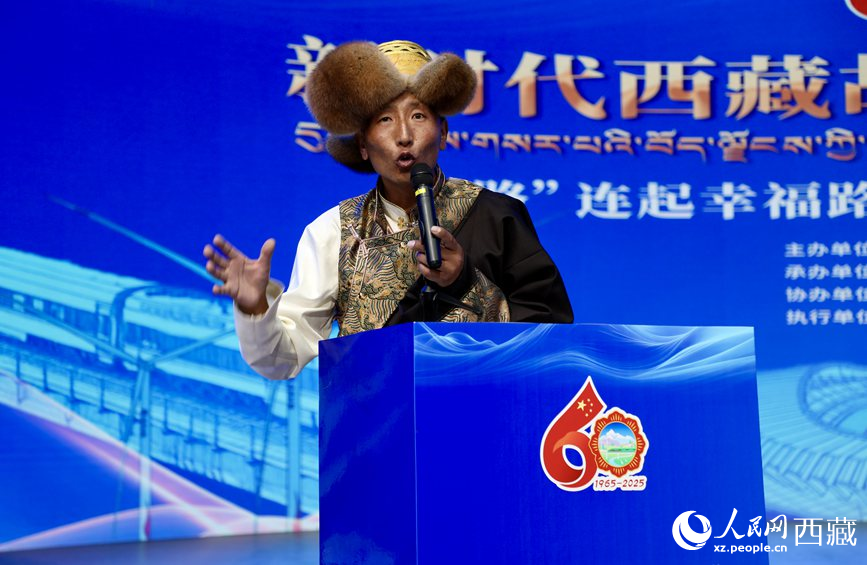 山南市隆子縣三安曲林鄉(xiāng)三林村黨支部副書記扎西次仁作分享報(bào)告。人民網(wǎng)記者 次仁羅布攝