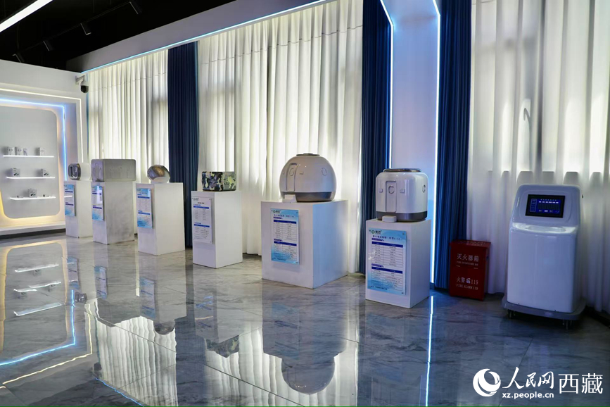 各類制氧產(chǎn)品。人民網(wǎng)記者 次仁羅布攝
