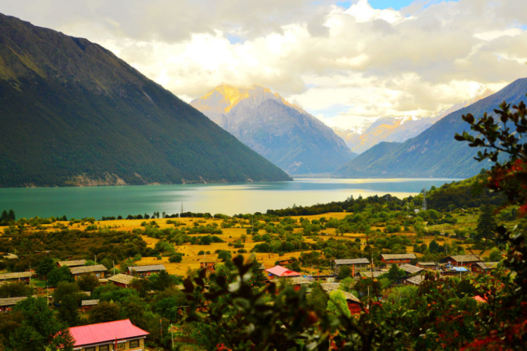懂西藏的人，一定不會(huì)錯(cuò)過林芝的秋天