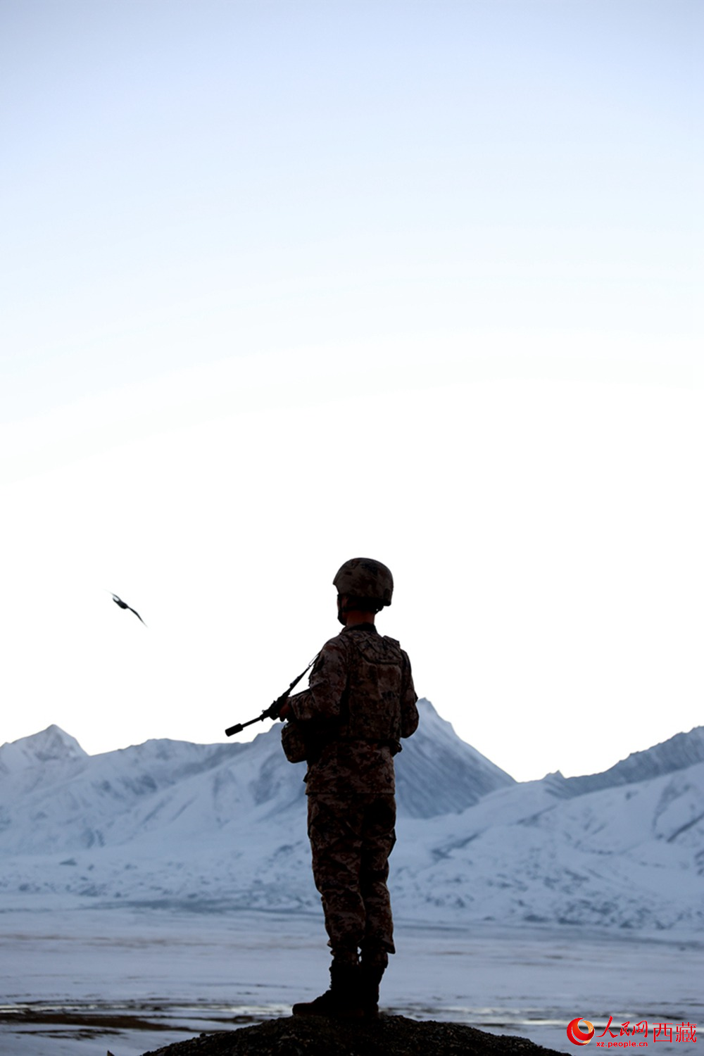 官兵在站崗。人民日報(bào)記者 瓊達(dá)卓嘎攝