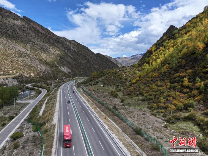 西藏林芝工布江達(dá)秋色美