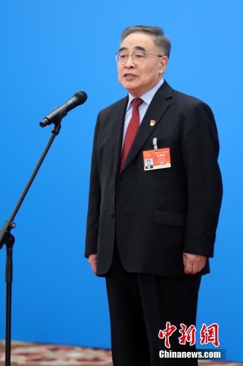3月8日，第十三屆全國人民代表大會第四次會議舉行第二場“代表通道”采訪活動。圖為全國人大代表張伯禮通過網(wǎng)絡(luò)視頻方式接受采訪。 <a target='_blank' ><p  align=
