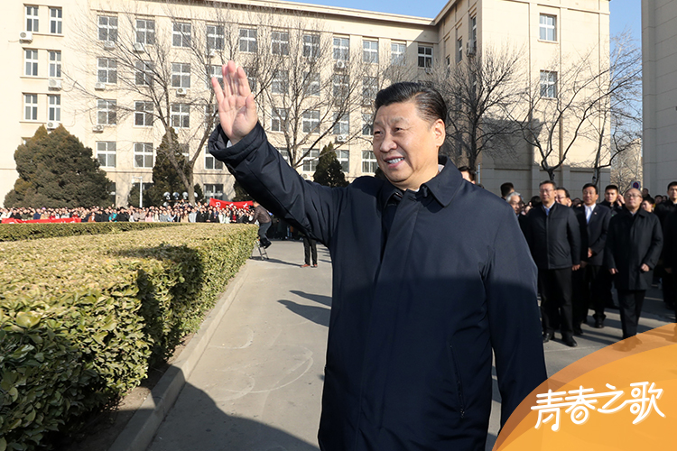 2019年1月17日，習(xí)近平在天津南開大學(xué)向?qū)W生揮手致意。