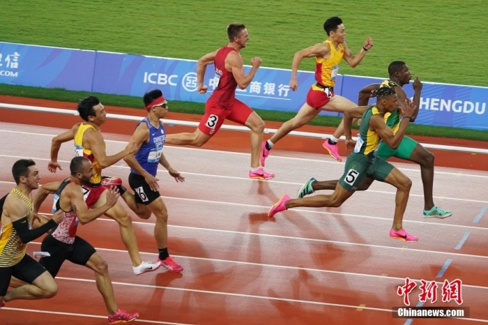 8月2日，第31屆世界大學生夏季運動會男子100米決賽在四川成都舉行，牙買加選手GOLDSON Kadrian dwayne(右一)以10秒04奪得男子百米冠軍。<a target='_blank' href='/'><p  align=